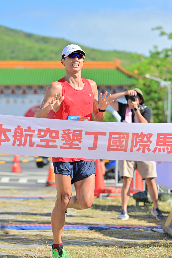 男子冠軍由吳洧騰以2:57:51封王