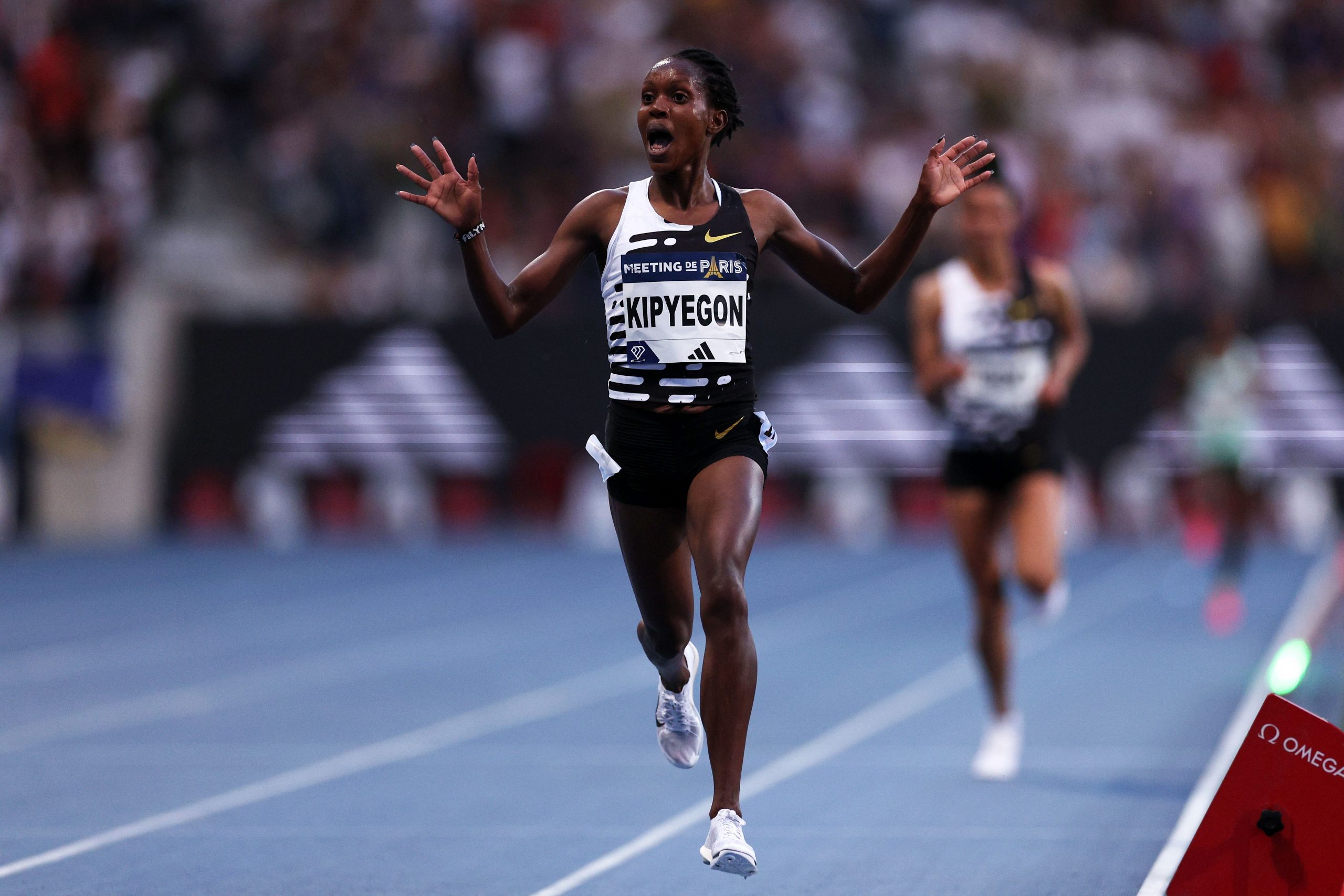 Faith Kipyegon wins the 5000m at the Diamond League meeting in Paris (© Getty Images)