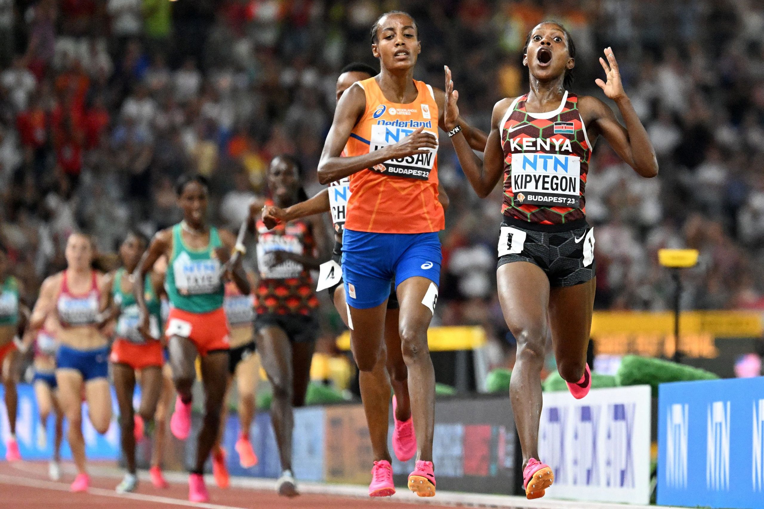 Faith Kipyegon wins the 5000m at the World Athletics Championships Budapest 23 (© AFP / Getty Images)