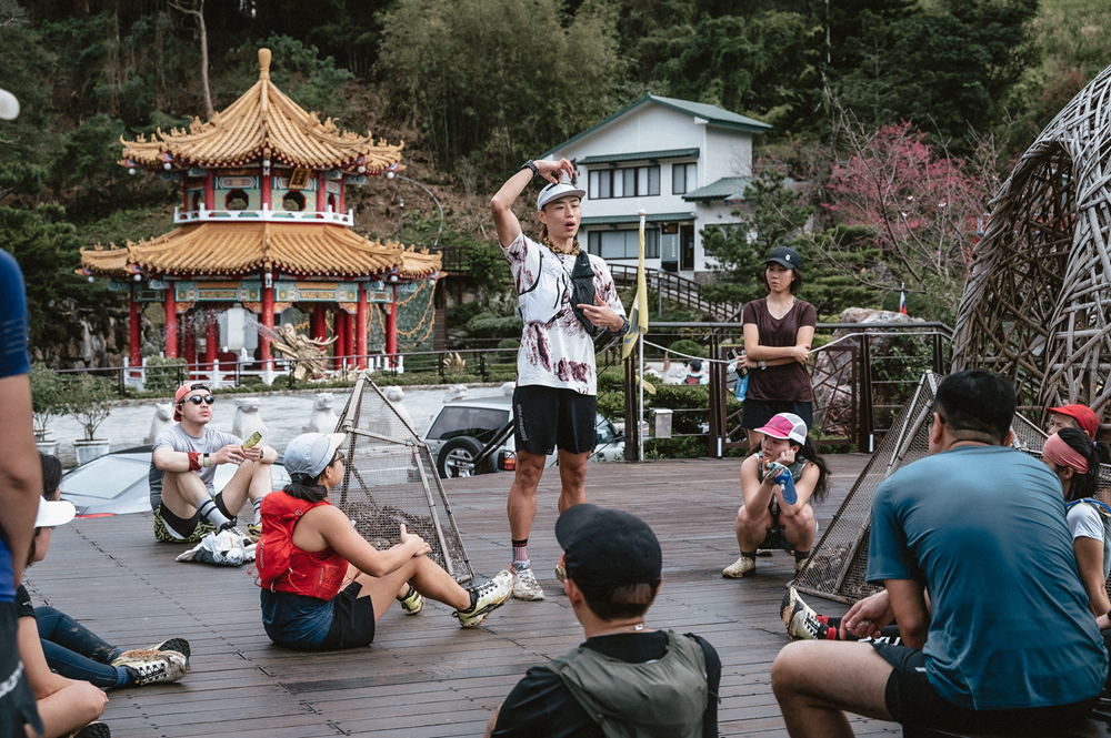 鍾易霖教練提醒，雨後的越野山徑會比較溼滑，跑步過程中的下腳落點要格外注意