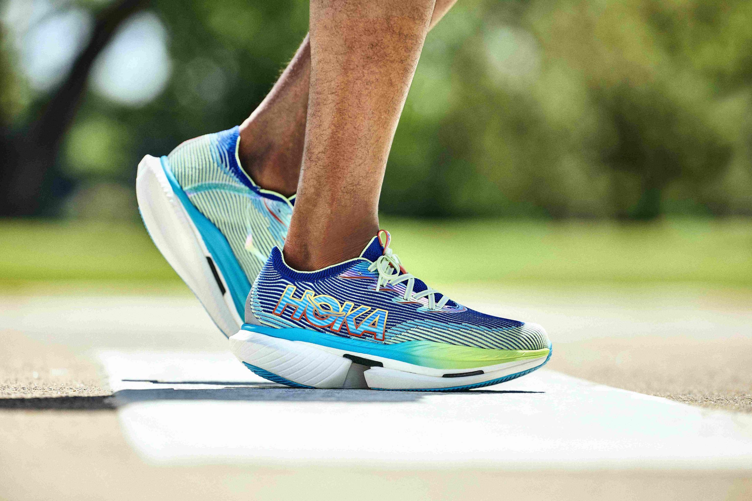 ▲圖說、HOKA CIELO X1雙層PEBA中底嵌全新翼型碳纖維板 打造無限推進動力