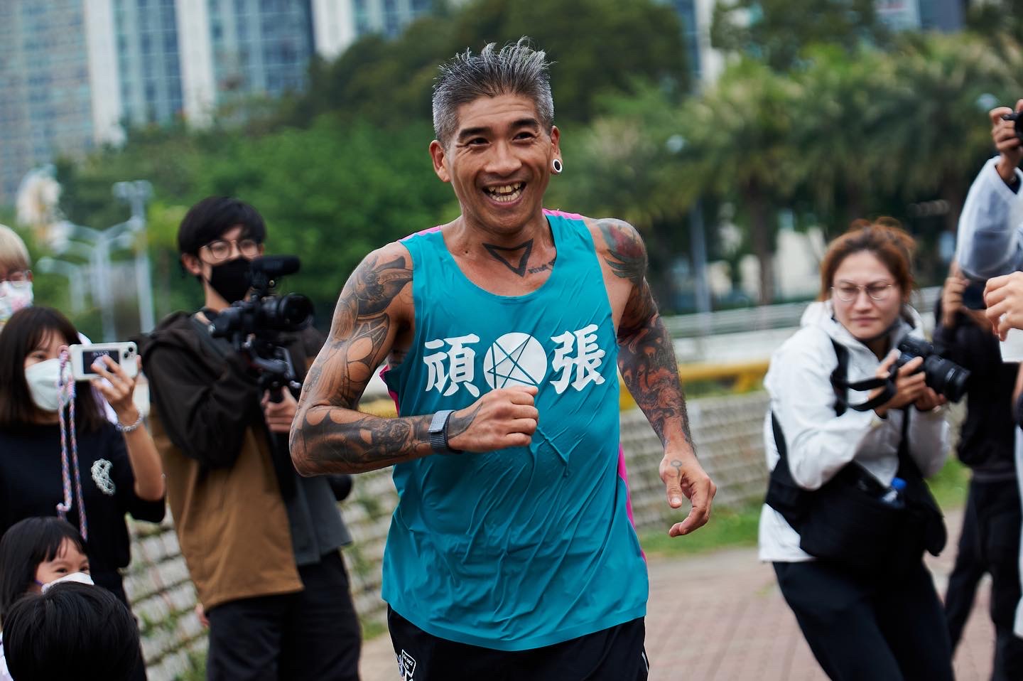 私下的Sammy十分有親和力，當他在世界巡迴演唱會之時，仍可見許多香港歌迷在現實動態「召喚」KOLOR快回來！（攝影：彭淬祺）