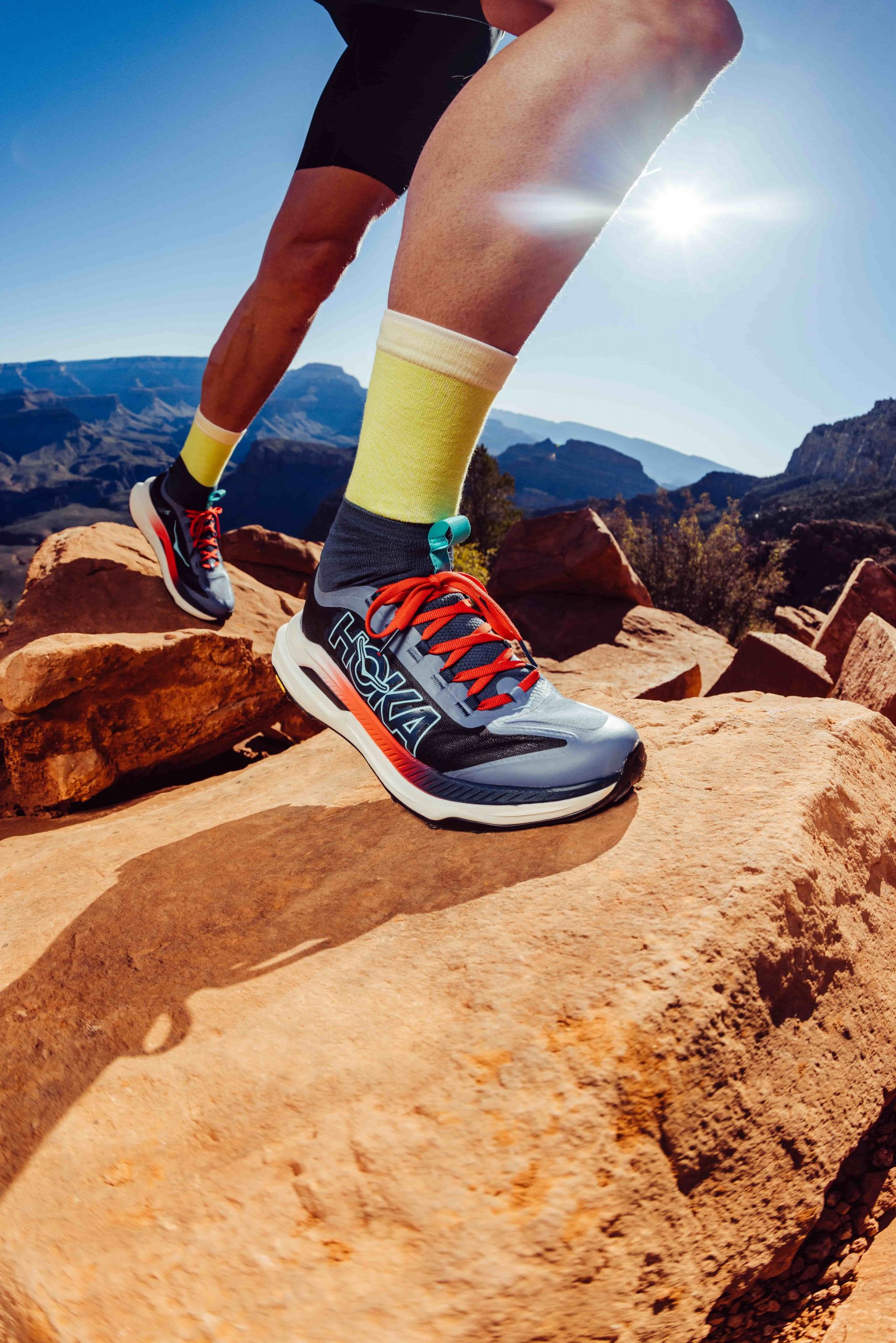 HOKA Tecton X 3男女款暴雨藍／櫻桃紅定價9,000元，8/15起於全台指定通路販售
