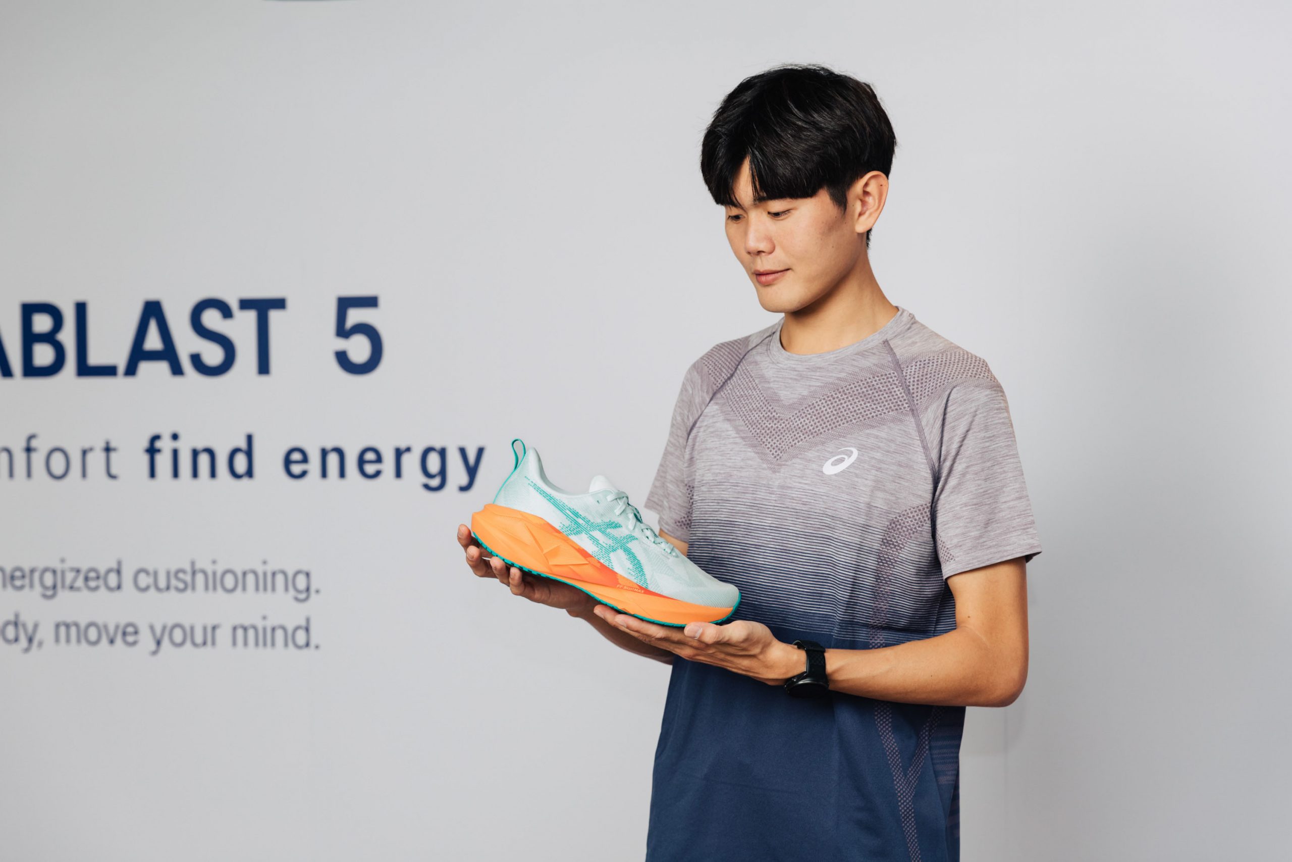 NOVABLAST 5 的中底材質升級為 FF BLAST MAX，回彈性提升約 8.5% ，TEAM ASICS 周鴻宇選手實跑體驗後表示：「回彈感明顯，卻不會造成過多的足部負擔。」