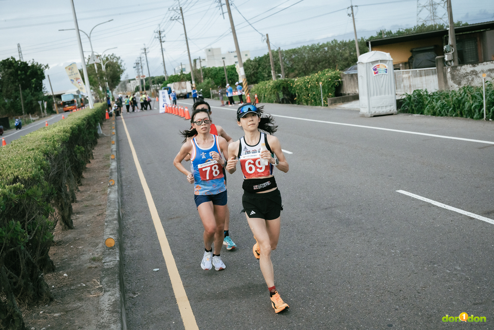 新竹縣 黃馨儀 3:11:05 (69) 與雲林縣 蔡雅安 3:13:46 (78)