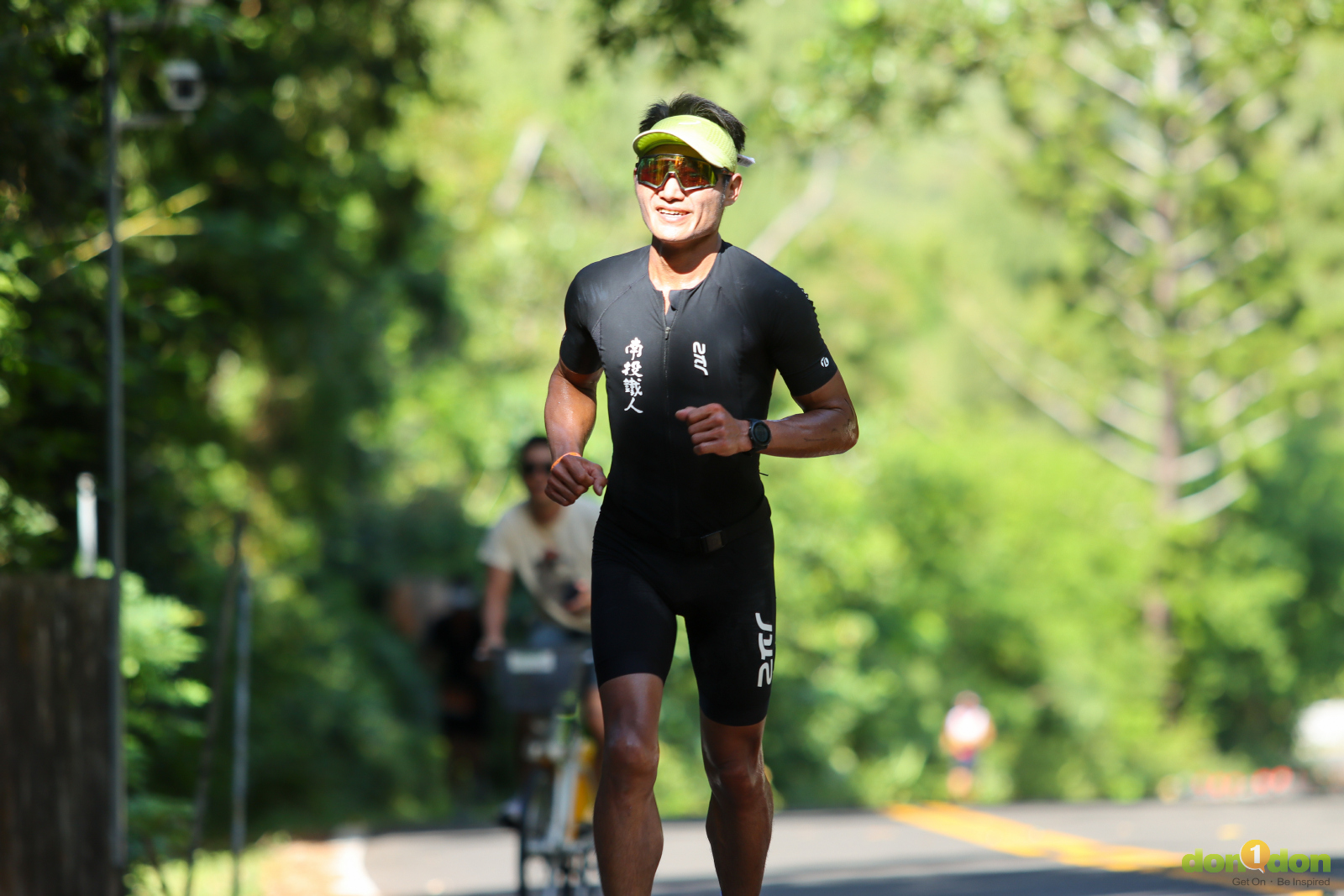 魏睿呈認為上坡有樹蔭感覺較涼爽，但比起山下曝曬要更舒服