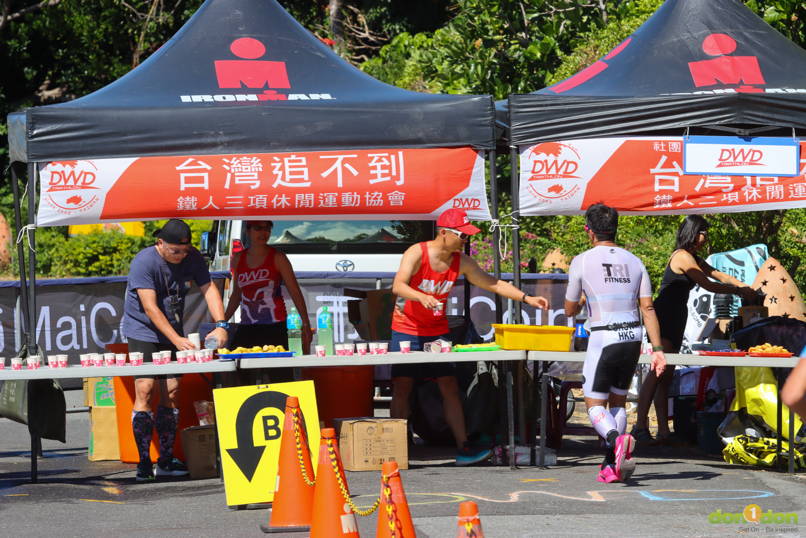 路跑賽道的補給站，由鐵人社團認養服務