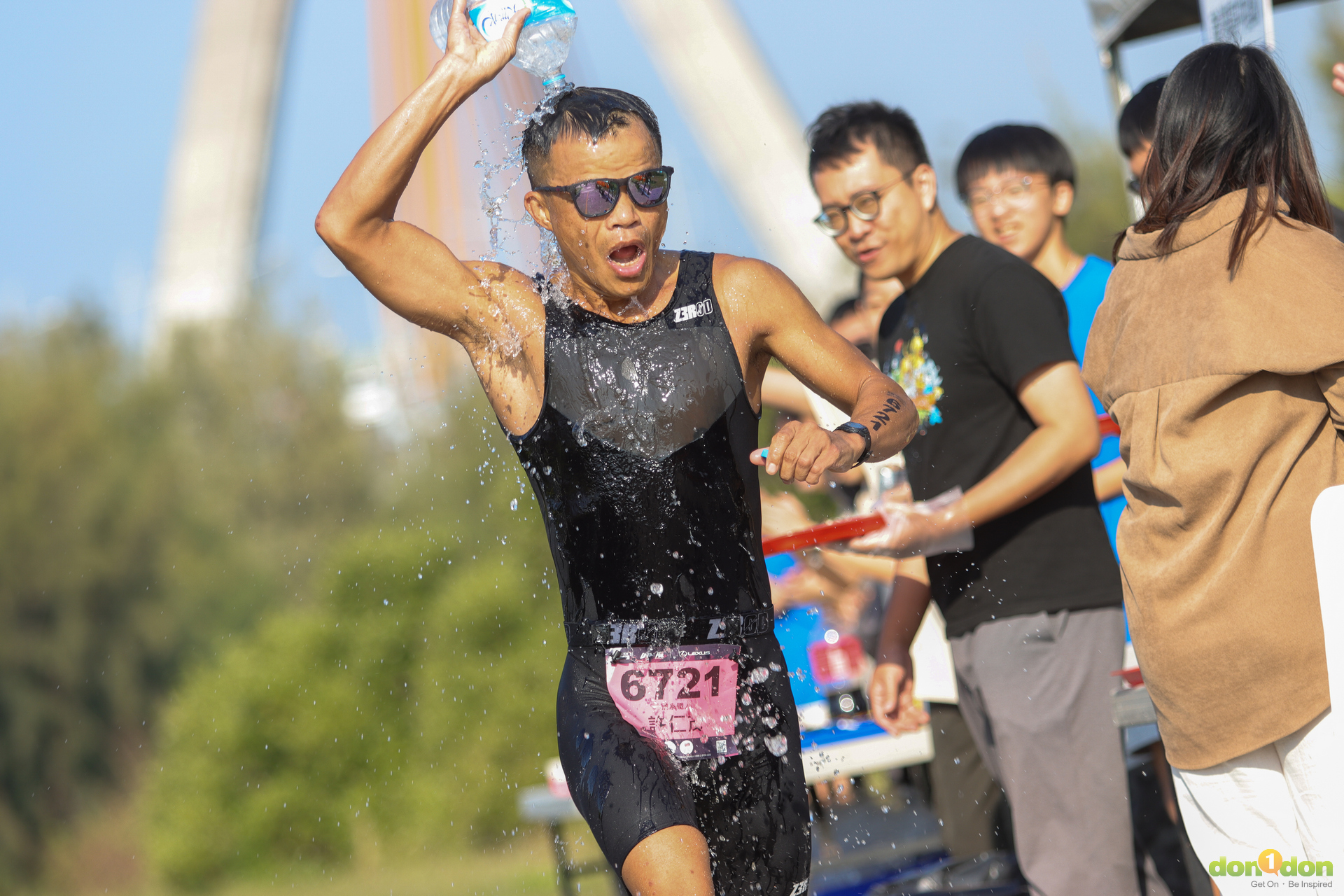 許仁茂在大鵬灣賽道上跟年輕人拚速度