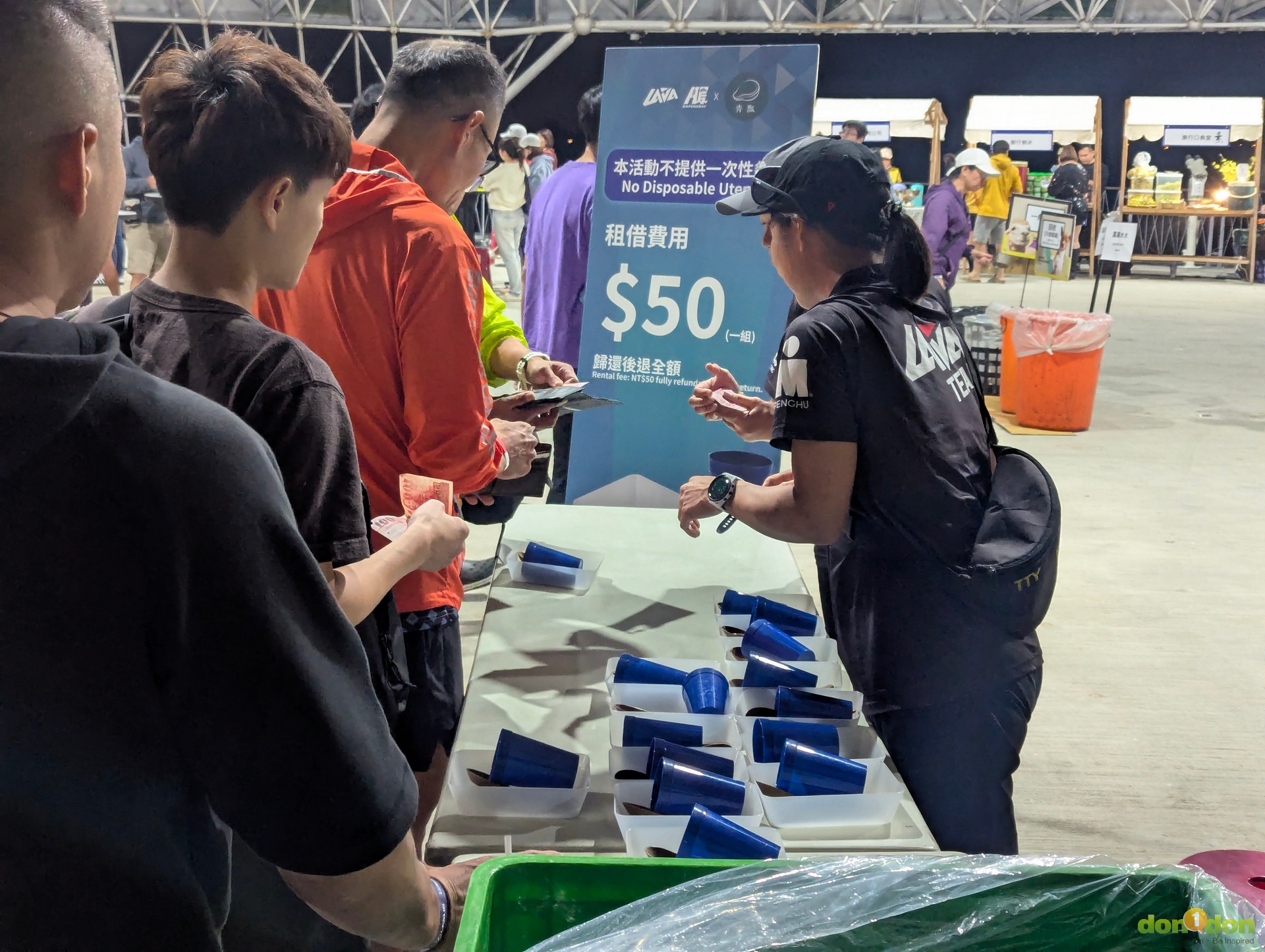 選手之夜落實減碳精神,提供每個參加的選手可回收的環保餐具使用