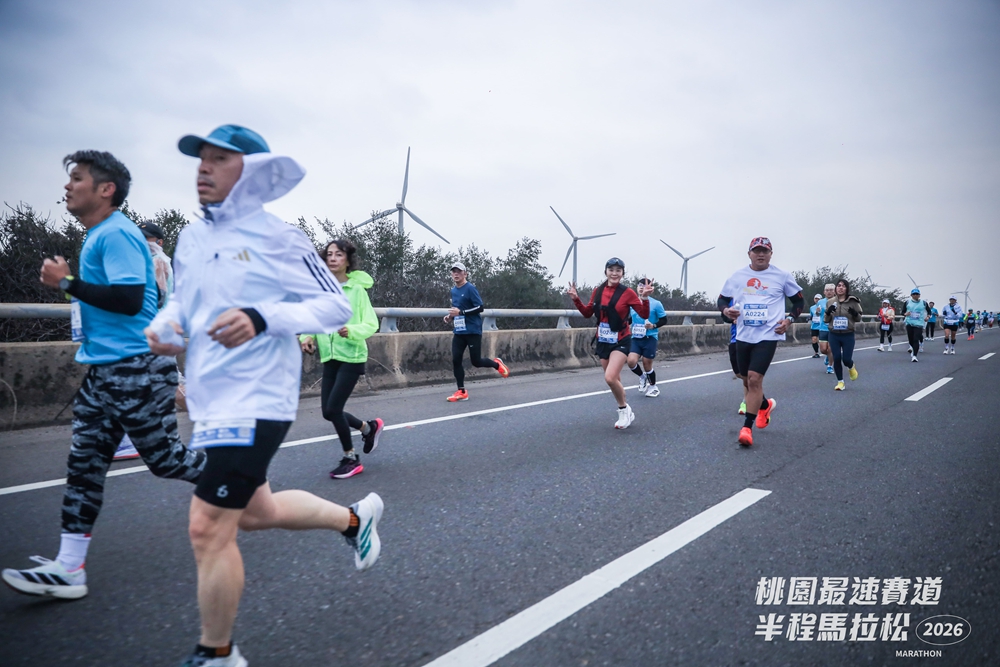 東北季風助攻 跑者齊聚西濱體驗極速快感（圖：社團法人台灣體育運動競技協會提供）