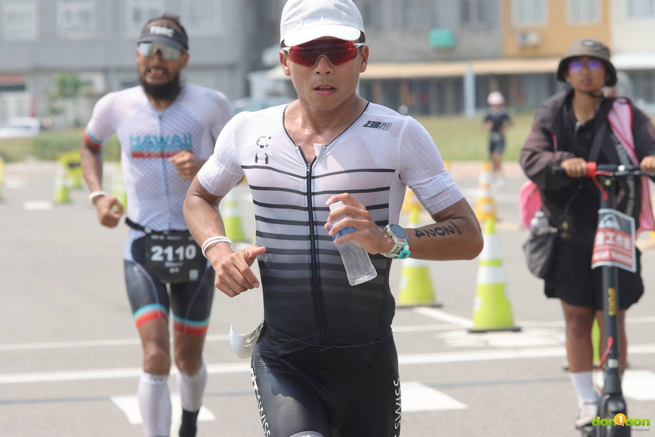 台灣選手楊博智在路跑項目逆轉中國選手李郴