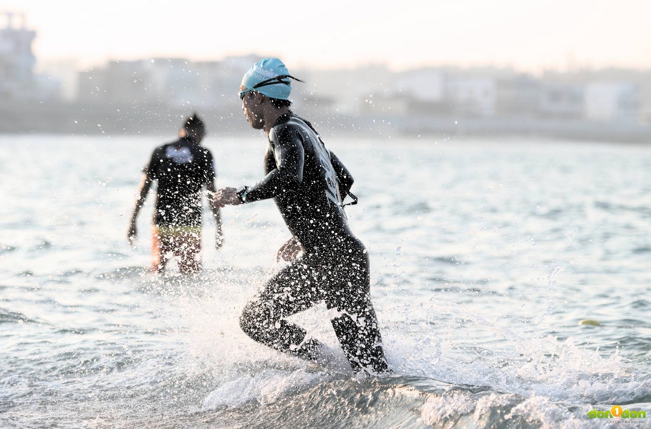 2026IRONMAN澎湖，何孟橋(#2011)以全場最快的時間完成游泳項目