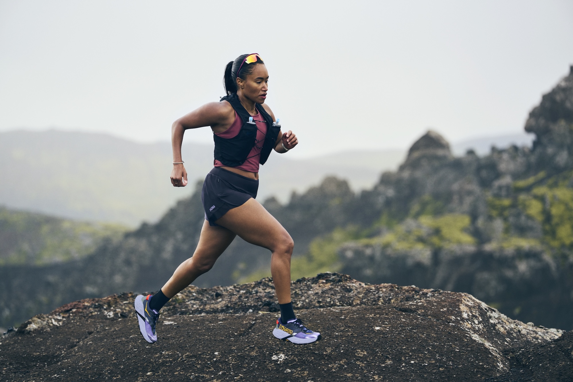 Speedgoat 7 導入 SCF EVA 超臨界中底，有效降低長距離肌肉疲勞，成為跑者完成挑戰的關鍵武器。