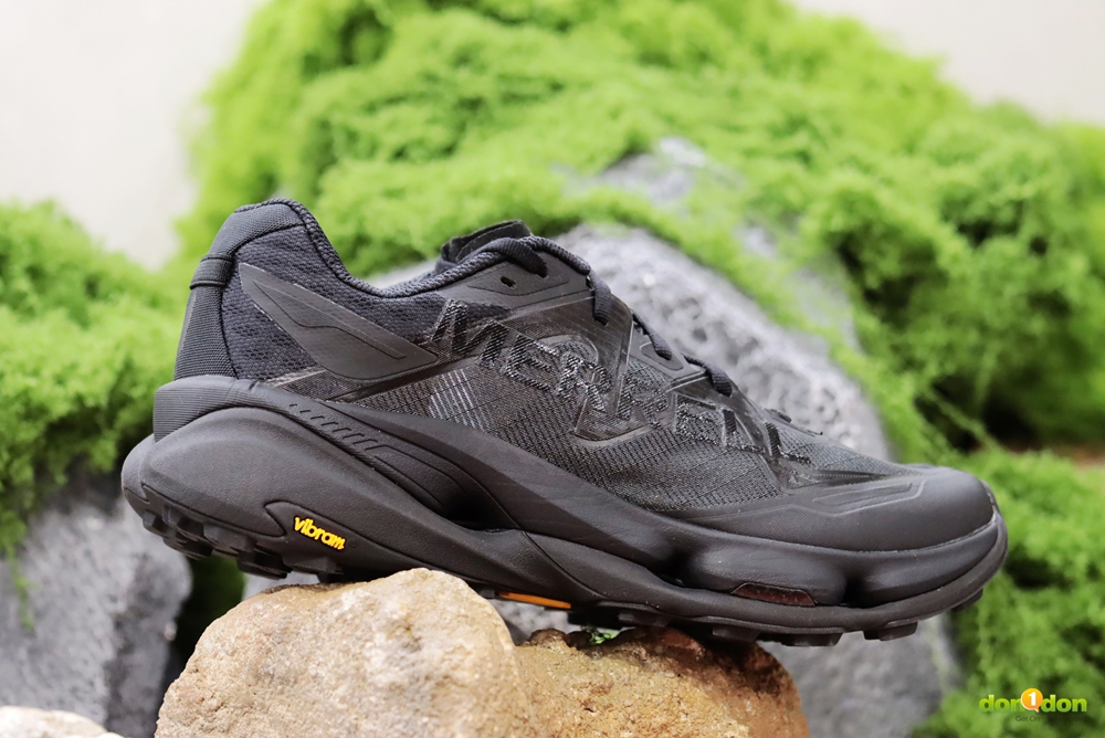 八月份 MERRELL 首度推出納入碳纖維板的 MTL SpeedARC Peak越野跑鞋,備受矚目